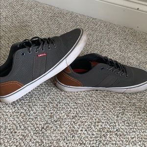 Levi’s Shoes men’s size 9.5